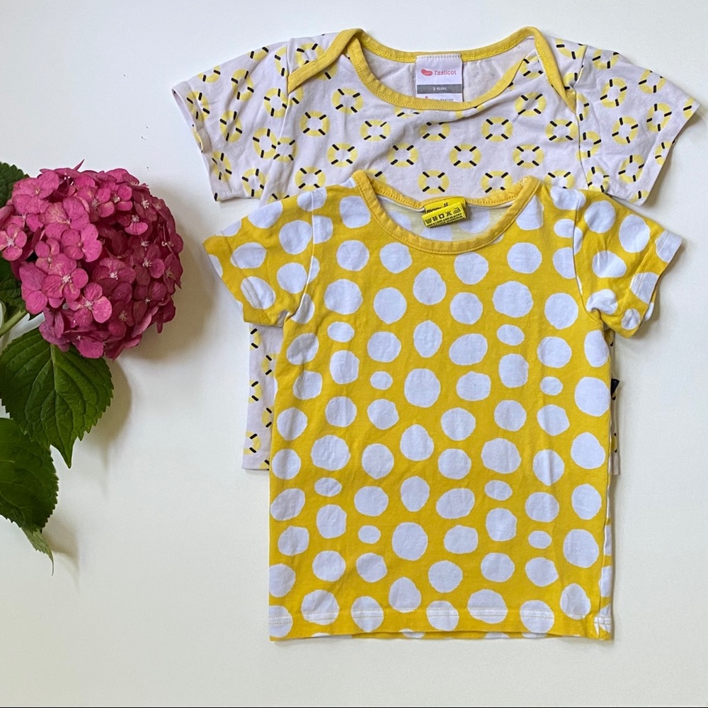 Yellow t-shirts (2T) l’asticot & more than a fling